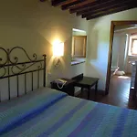 Borgo Le Noci Chianti Retreat & Pool Otel 3*