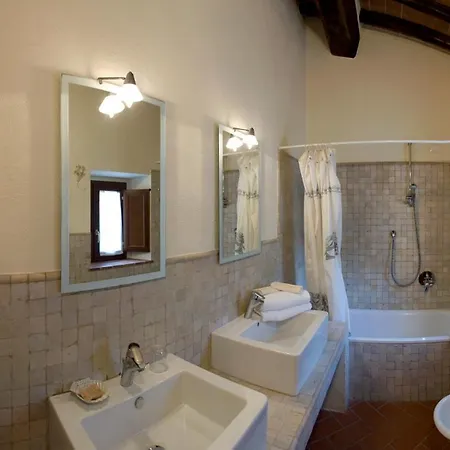 Borgo Le Noci Chianti Retreat & Pool Hotel 3*
